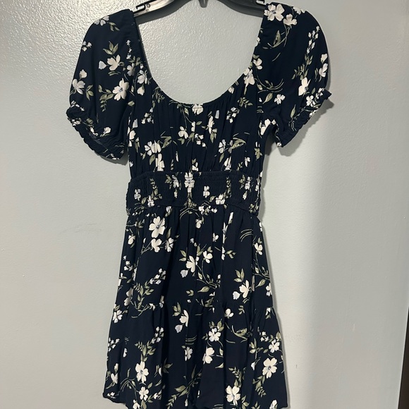 Hollister Blue Puff Sleeve Ruched Blouse - Picture 2 of 3